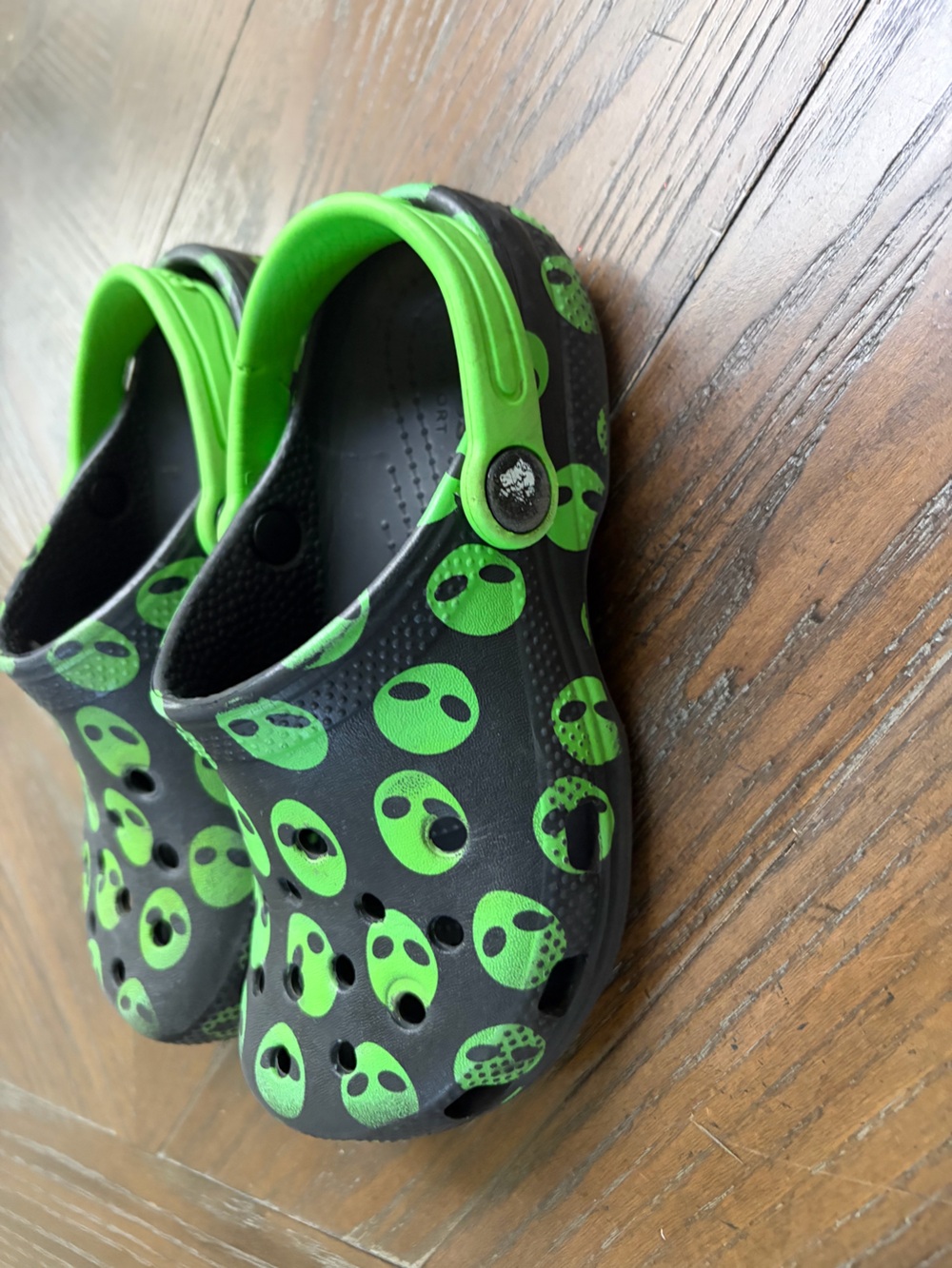 Crocs Kids’ Classic Clogs – Size 13 – Black & Green Alien Print